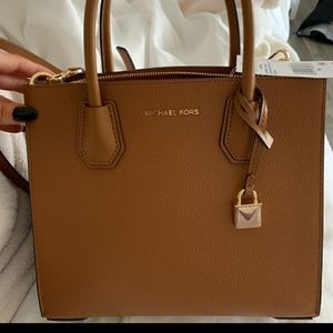NWT Michael Kors Medium Mercer Accordian Tote